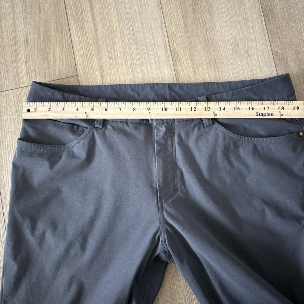 Lululemon Men's Gray Dress Pants Straight Fit Stretch Zip Pocket Size 36 32